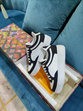 Load image into Gallery viewer, SE1213 LB Time Out Sneakers / Size4-11
