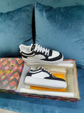 Load image into Gallery viewer, SE1213 LB Time Out Sneakers / Size4-11
