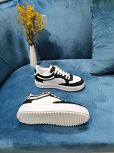 Load image into Gallery viewer, SE1213 LB Time Out Sneakers / Size4-11
