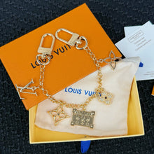 Load image into Gallery viewer, JW1024 Long Chain Keychain

