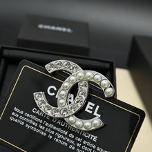 Load image into Gallery viewer, JW1025 Chanel CC Brooch
