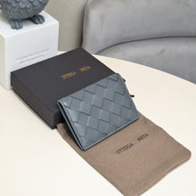 Load image into Gallery viewer, BV064 Intrecciato Flap Card Case / 4.4x3.1x0.4inch
