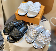 Load image into Gallery viewer, SE1100 LB Pool Pillow Flat Comfort Mule  /  Size5-11
