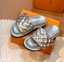 Load image into Gallery viewer, SE1100 LB Pool Pillow Flat Comfort Mule  /  Size5-11
