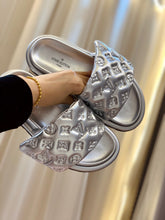 Load image into Gallery viewer, SE1100 LB Pool Pillow Flat Comfort Mule  /  Size5-11
