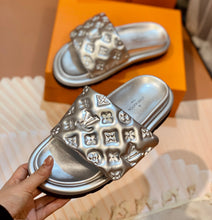 Load image into Gallery viewer, SE1100 LB Pool Pillow Flat Comfort Mule  /  Size5-11
