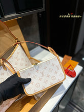 Load image into Gallery viewer, LB962 CarryAll PM / 11.4 x 9.4 x 4.7 inches
