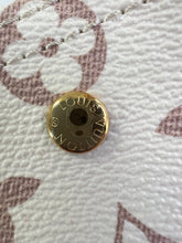 Load image into Gallery viewer, LB913 Atlantis GM / HIGHEST QUALITY VERSION / 13.4 x 13.4 x 5.3 inches
