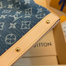 Load image into Gallery viewer, LB915 Pochette Cosmétique GM / 10.6 x 7.1 x 3.5 inches /HIGHEST QUALITY VERSION
