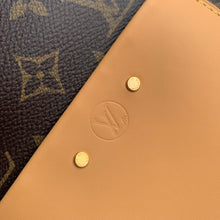 Load image into Gallery viewer, LB844 Boite Chapeau Souple MM / HIGHEST QUALITY VERSION / 7.9 x 8.9 x 3.1 inches
