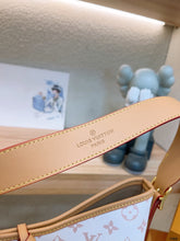 Load image into Gallery viewer, LB910 CarryAll PM / 11.6 x 9.4 x 4.7 inches
