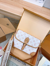 Load image into Gallery viewer, LB912 Diane / 9.4 x 5.9 x 3.5 inches
