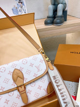 Load image into Gallery viewer, LB912 Diane / 9.4 x 5.9 x 3.5 inches
