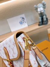 Load image into Gallery viewer, LB912 Diane / 9.4 x 5.9 x 3.5 inches
