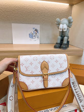 Load image into Gallery viewer, LB912 Diane / 9.4 x 5.9 x 3.5 inches
