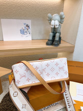 Load image into Gallery viewer, LB912 Diane / 9.4 x 5.9 x 3.5 inches
