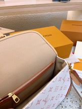 Load image into Gallery viewer, LB912 Diane / 9.4 x 5.9 x 3.5 inches
