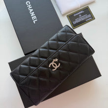 Load image into Gallery viewer, CC1449 CHANEL Lambskin Caviar Bifold Wallet / 19 x 10 cm

