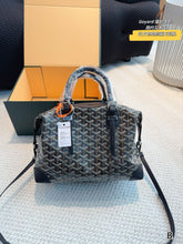 Load image into Gallery viewer, GY039 Bowling Bag / 11.8x5.9x9.4inch
