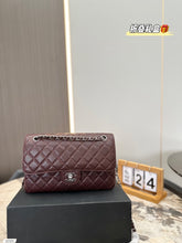 Load image into Gallery viewer, CC820 Classic Handbag / 6 × 9.9 × 2.5 in
