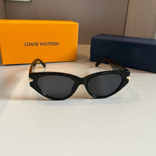 Load image into Gallery viewer, JW838 LB Cat Eye Sunglasses
