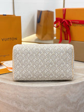 Load image into Gallery viewer, LB1493 LV Speedy Soft 30 / HIGHEST QUALITY VERSION / 30 x 21 x 17 cm
