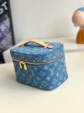 Load image into Gallery viewer, LB1495 LV Nice Mini Pochette / HIGHEST QUALITY VERSION / 20 x 13.5 x 12 cm
