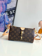 Load image into Gallery viewer, LB1496 LV Pochette Tirette / HIGHEST QUALITY VERSION / 22 x 12 x 5.5 cm
