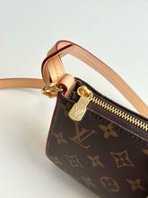 Load image into Gallery viewer, LB1496 LV Pochette Tirette / HIGHEST QUALITY VERSION / 22 x 12 x 5.5 cm
