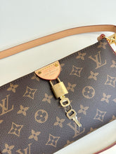 Load image into Gallery viewer, LB1496 LV Pochette Tirette / HIGHEST QUALITY VERSION / 22 x 12 x 5.5 cm
