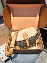 Load image into Gallery viewer, LB880 Diane / 9.4 x 5.9 x 3.5 inches
