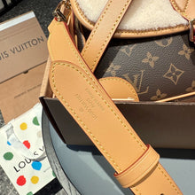 Load image into Gallery viewer, LB880 Diane / 9.4 x 5.9 x 3.5 inches
