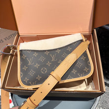 Load image into Gallery viewer, LB880 Diane / 9.4 x 5.9 x 3.5 inches
