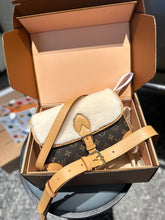 Load image into Gallery viewer, LB880 Diane / 9.4 x 5.9 x 3.5 inches
