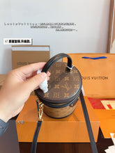 Load image into Gallery viewer, LB1001 Cannes / 5.9 x 6.7 x 5.9 inches
