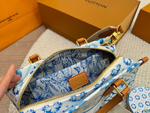 Load image into Gallery viewer, LB1004 OnTheGo East West / 9.8 x 5.1 x 3.9 inches
