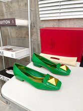 Load image into Gallery viewer, SE1059 ONE STUD Flat Shoes / Size5-10

