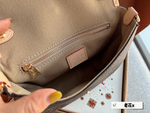 Load image into Gallery viewer, LB1007 Saumur BB / 7.9 x 6.3 x 3 inches
