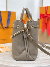 Load image into Gallery viewer, LB1347 Bella Tote / 12.6 x 9.1 x 5.1 inches / HIGHEST QUALITY VERSION
