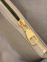 Load image into Gallery viewer, LB1347 Bella Tote / 12.6 x 9.1 x 5.1 inches / HIGHEST QUALITY VERSION

