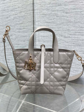Load image into Gallery viewer, DR621 DIOR Toujours Vertical Small / HIGHEST QUALITY VERSION / 16 x 12 x 18 cm
