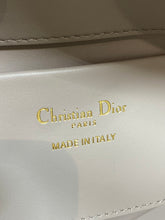 Load image into Gallery viewer, DR621 DIOR Toujours Vertical Small / HIGHEST QUALITY VERSION / 16 x 12 x 18 cm
