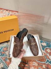 Load image into Gallery viewer, SE1541 LV Capri Open Back Loafer / Size5-11
