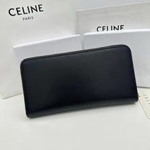 Load image into Gallery viewer, CL128 Large Zipped Wallet Cuir Triomphe / 7 x 4 x 1 IN
