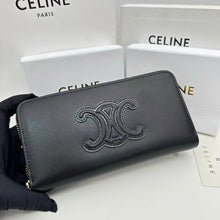 Load image into Gallery viewer, CL128 Large Zipped Wallet Cuir Triomphe / 7 x 4 x 1 IN
