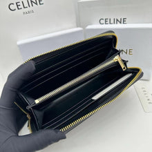 Load image into Gallery viewer, CL128 Large Zipped Wallet Cuir Triomphe / 7 x 4 x 1 IN
