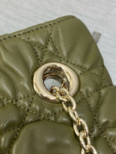 Load image into Gallery viewer, DR635 Dior Crunchy Large /  HIGHEST QUALITY VERSION / 38 x 28.5 x 5 cm

