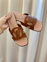 Load image into Gallery viewer, SE1138 LV Isola Flat Mule / Size5-11
