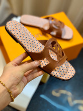 Load image into Gallery viewer, SE1138 LV Isola Flat Mule / Size5-11
