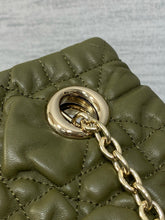 Load image into Gallery viewer, DR636 Dior Crunchy Small /  HIGHEST QUALITY VERSION / 33 x 24 x 5 cm

